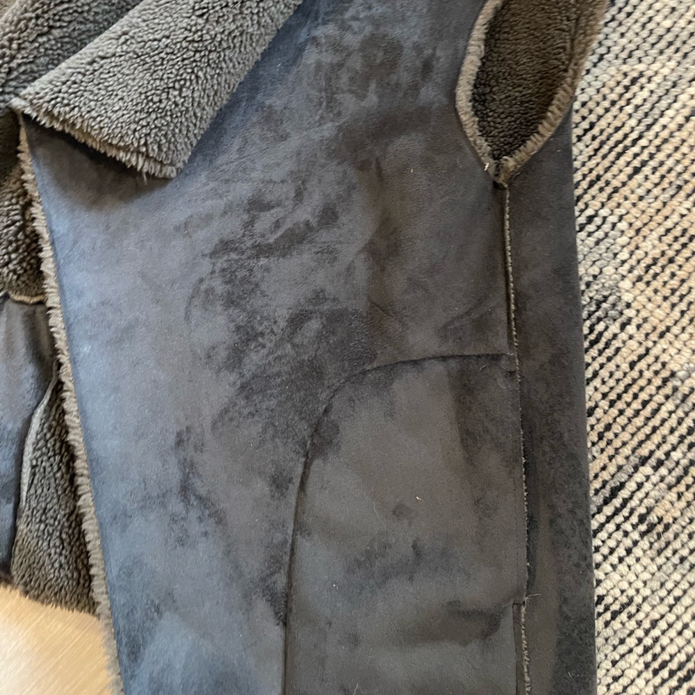 Velvet by Graham and Spencer Sherling Vest - Picture 7 of 7